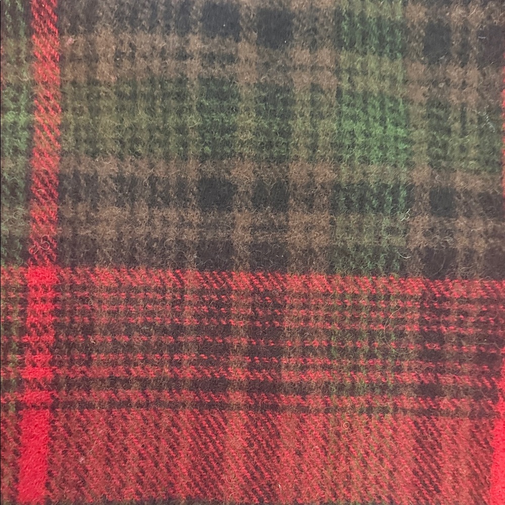 Pendleton Red and Green Plaid Throw Blanket - Picture 4 of 5